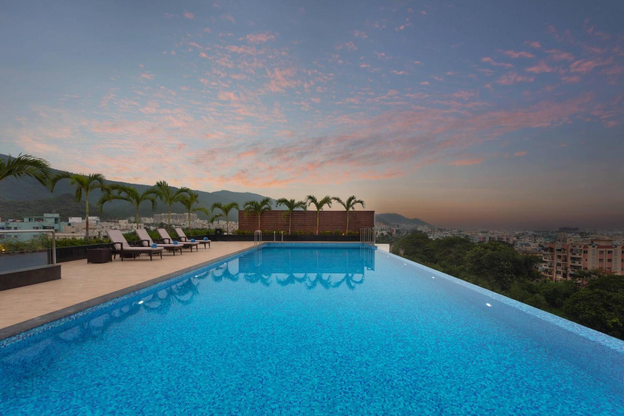 Fairfield By Marriott होटल 4*